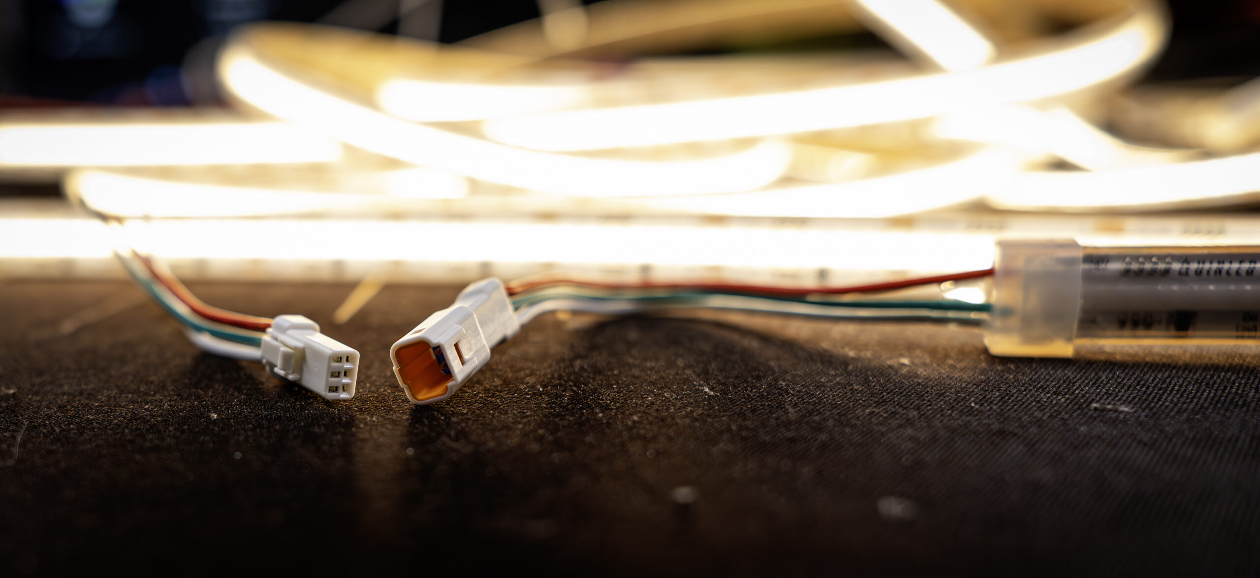 QuinLED FCOB RGBW LED Strip 5m / 160 Zonen / 24V / WS2814 (IP65)